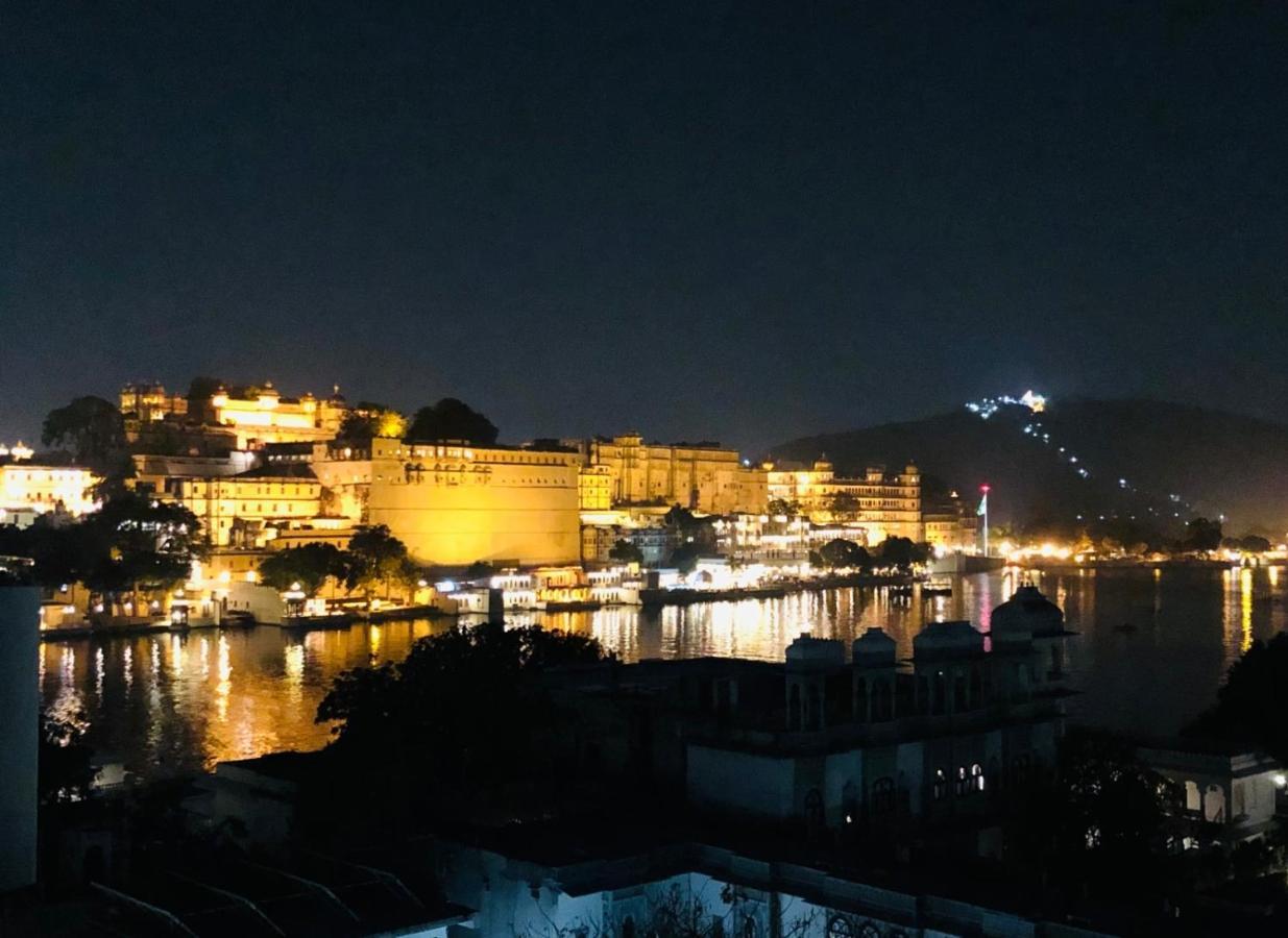 Hotel Nirvana Lakeside Udaipur Kültér fotó