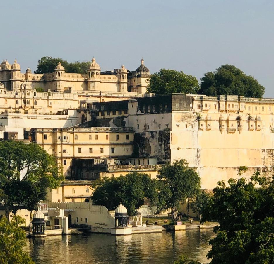 Hotel Nirvana Lakeside Udaipur Kültér fotó
