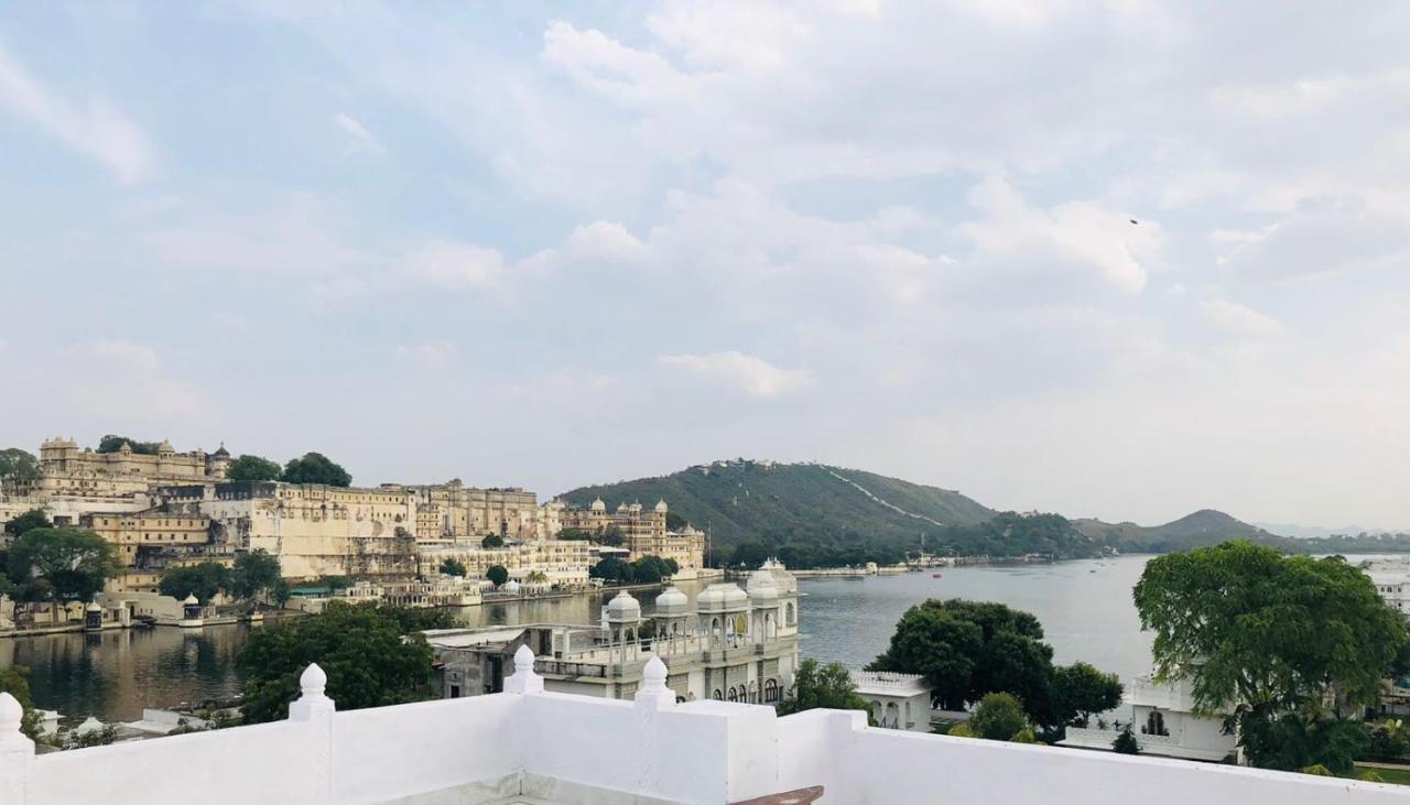Hotel Nirvana Lakeside Udaipur Kültér fotó