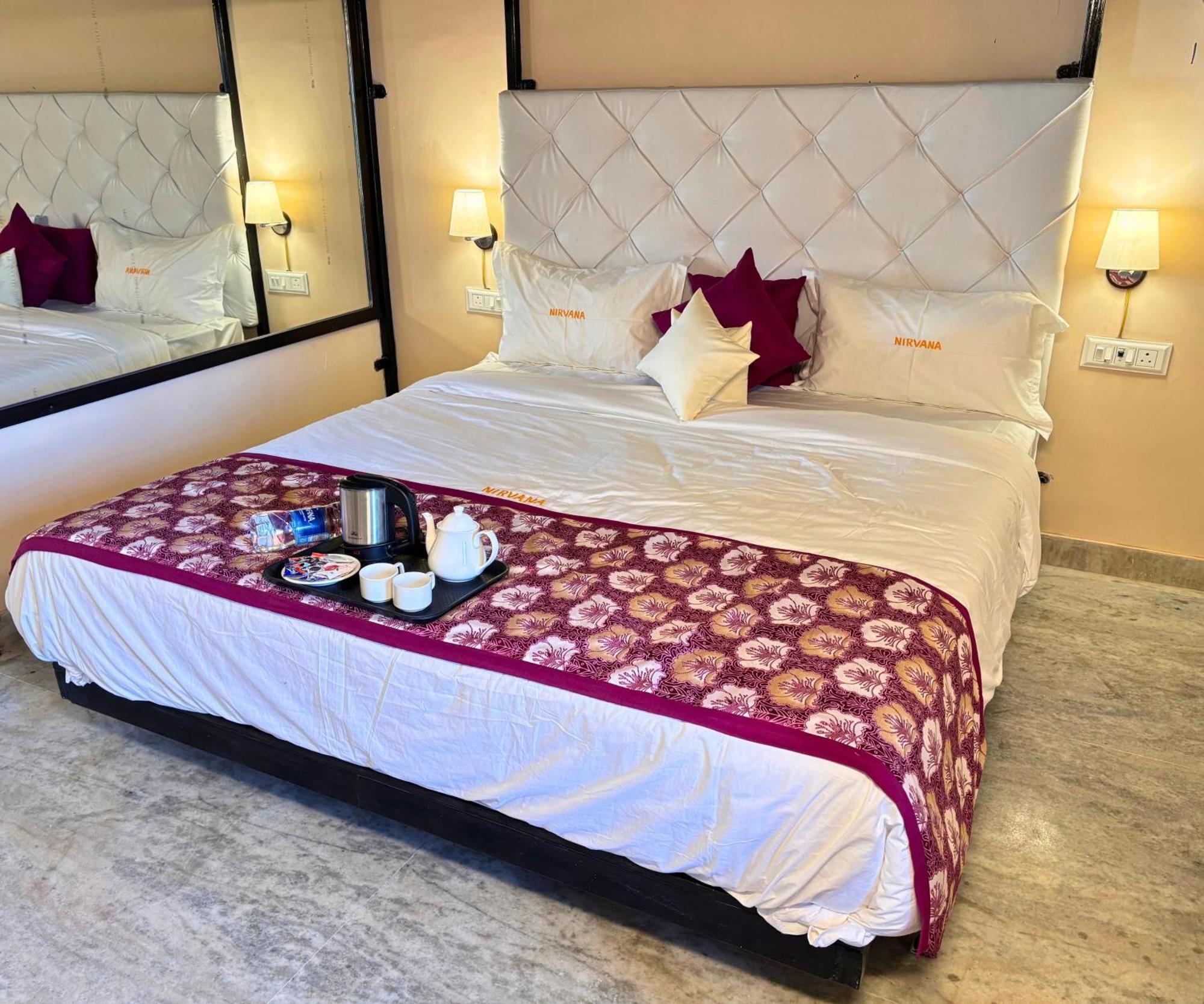 Hotel Nirvana Lakeside Udaipur Kültér fotó